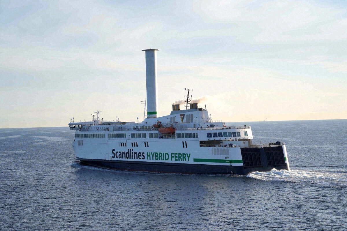 Scandlines Hybridfähre auf der Route Rostock – Gedser