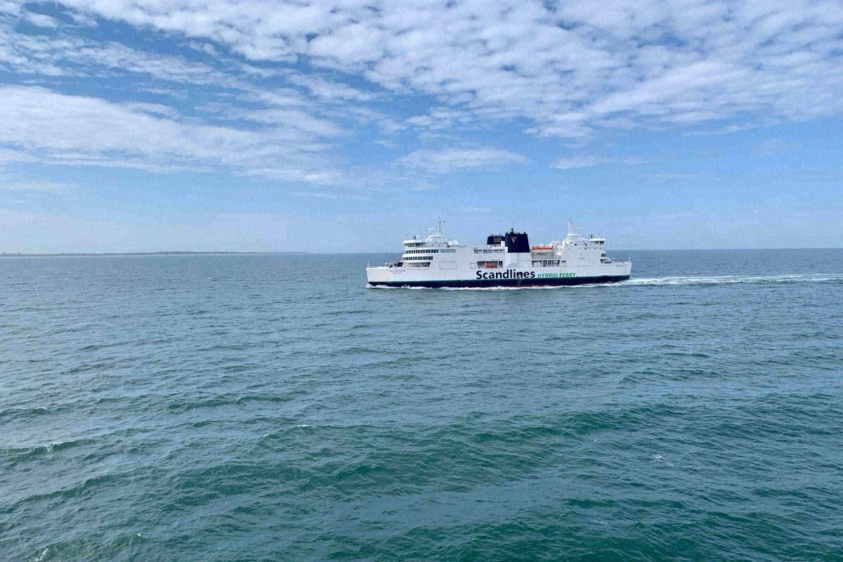 Scandlines-Hybridfähre auf der Ostsee zwischen Deutschland und Dänemark
