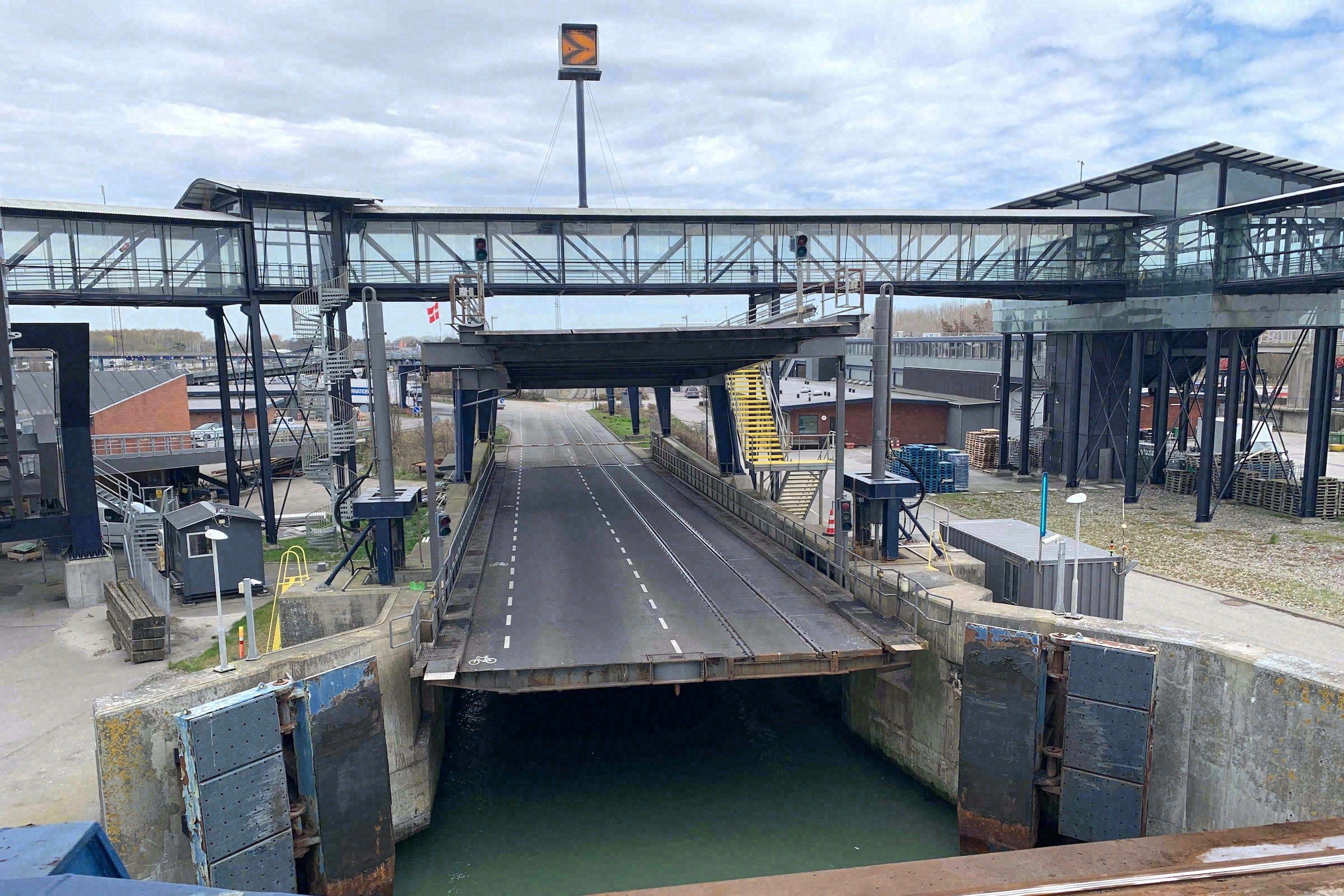Die Verladerampe im Fährhafen Rødby, der Endpunkt der Vogelfluglinie auf der Insel Lolland.