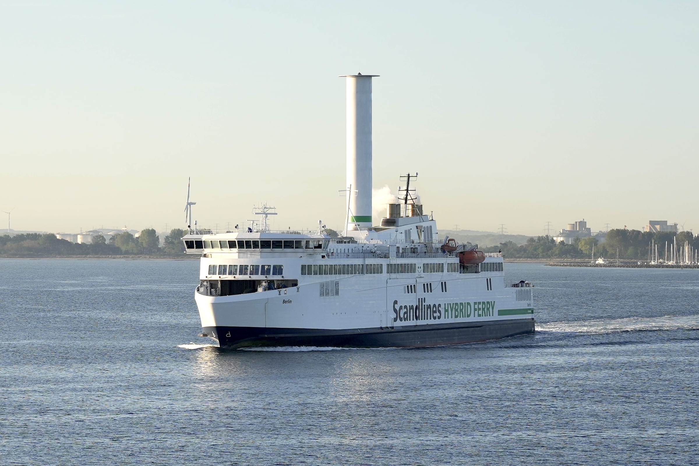 Scandlines Hybridfähre auf der Route Rostock – Gedser